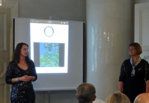 Patricia Lowin, KiBon Rotary-klubin presidentti esitteli Kircheimbolandenia ja rotary-klubin toimintaa siellä.